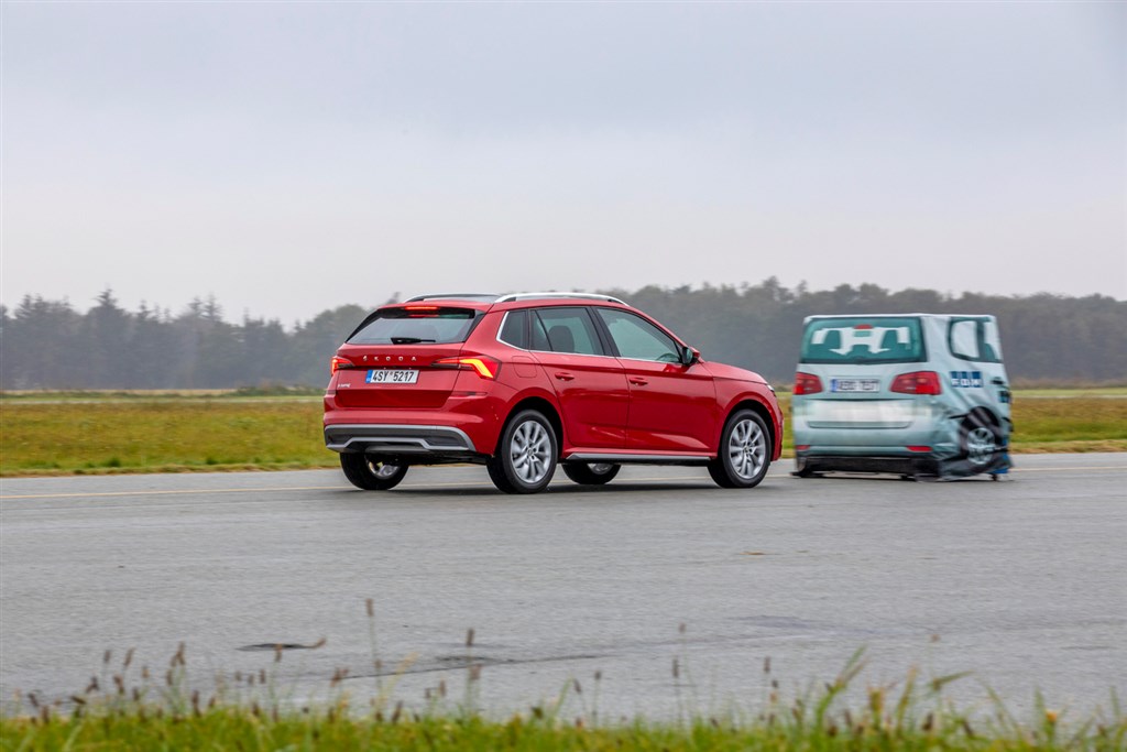 Bilers automatiske nødbremsesystemer, AEB, er nu blevet så gode, at de bedste systemer kan nå at bremse fra over 80 km/t og dermed undgå en kollision.
(Foto: FDM / Karsten M. Lemche)
